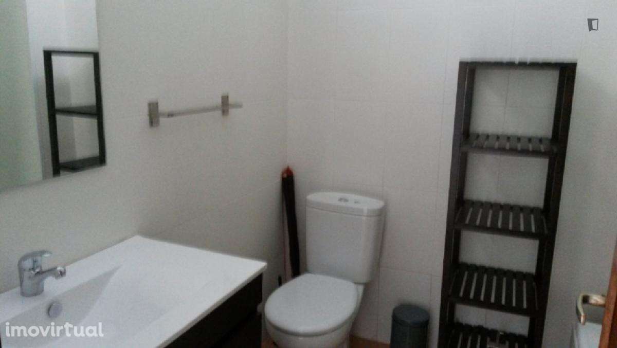 Quarto - localizado em Paranhos Porto - Grande imagem: 2/18