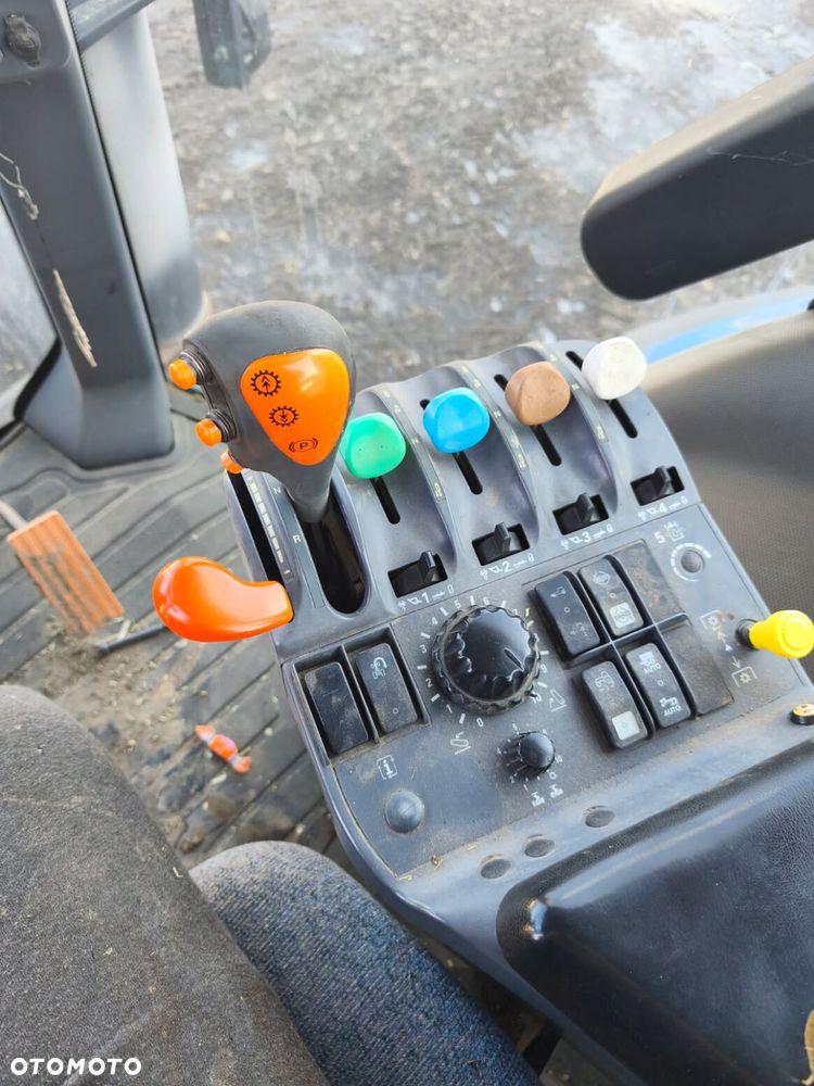 New Holland T8040 - 5