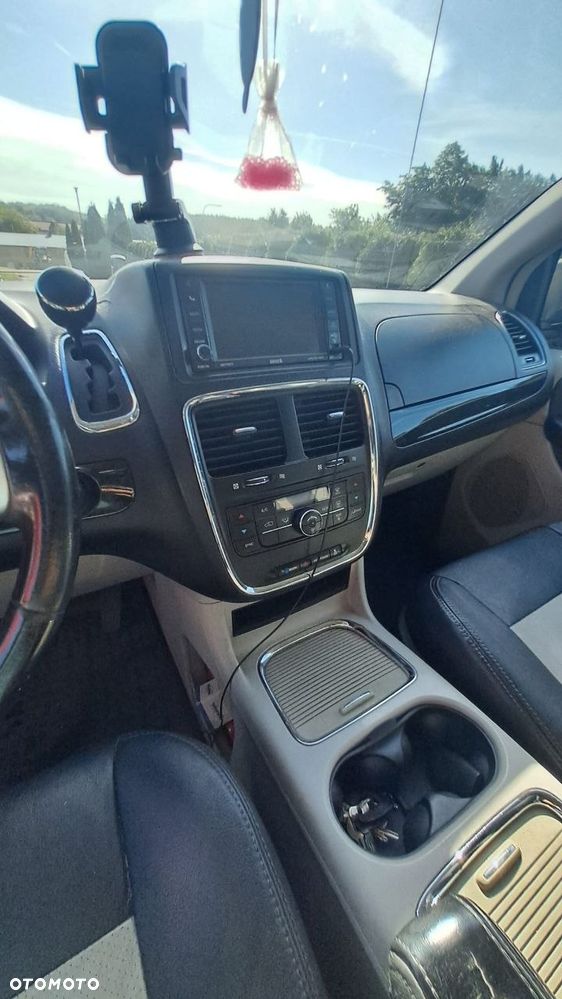 Dodge Grand Caravan - 22