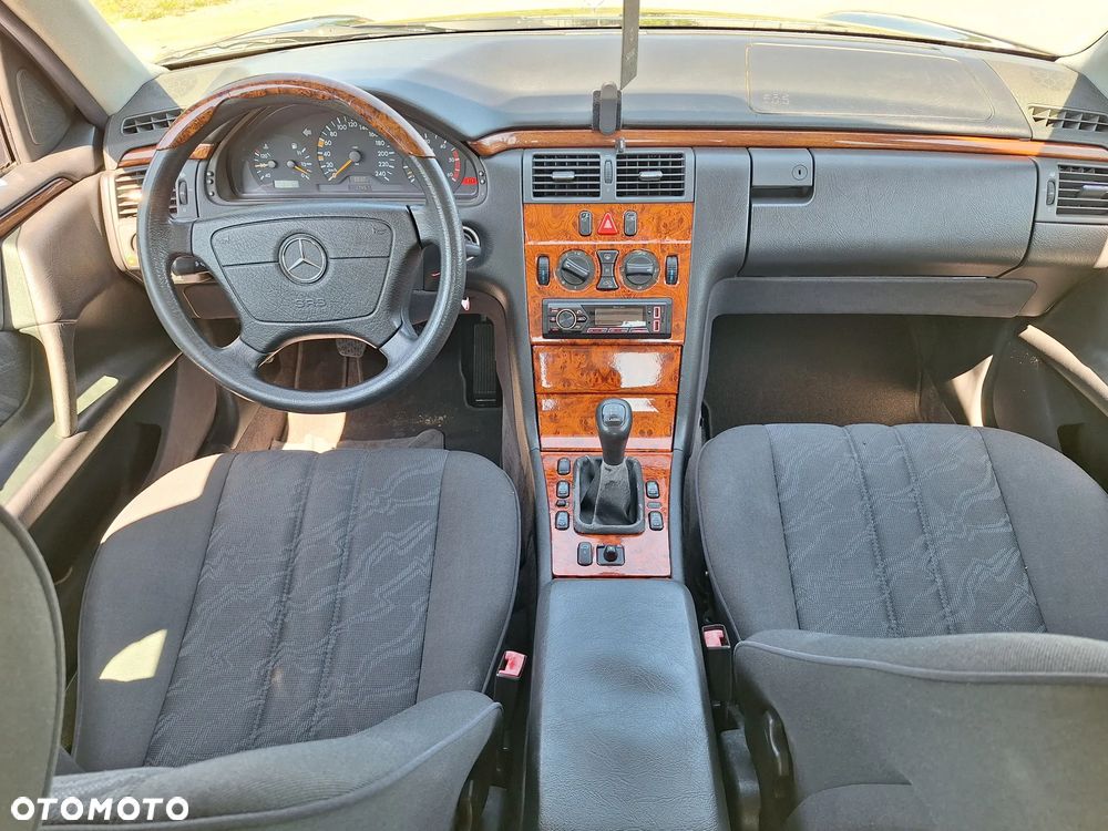 Mercedes-Benz Klasa E - 18