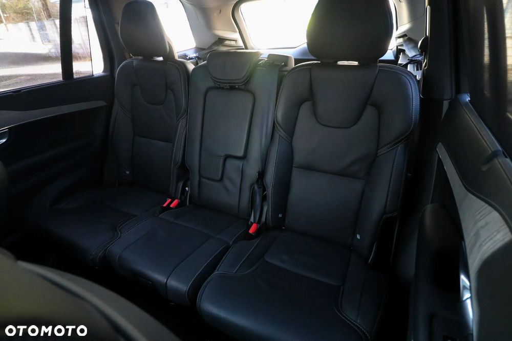 Volvo XC 90 T8 AWD Plug-In Hybrid Plus Dark 7os - 25
