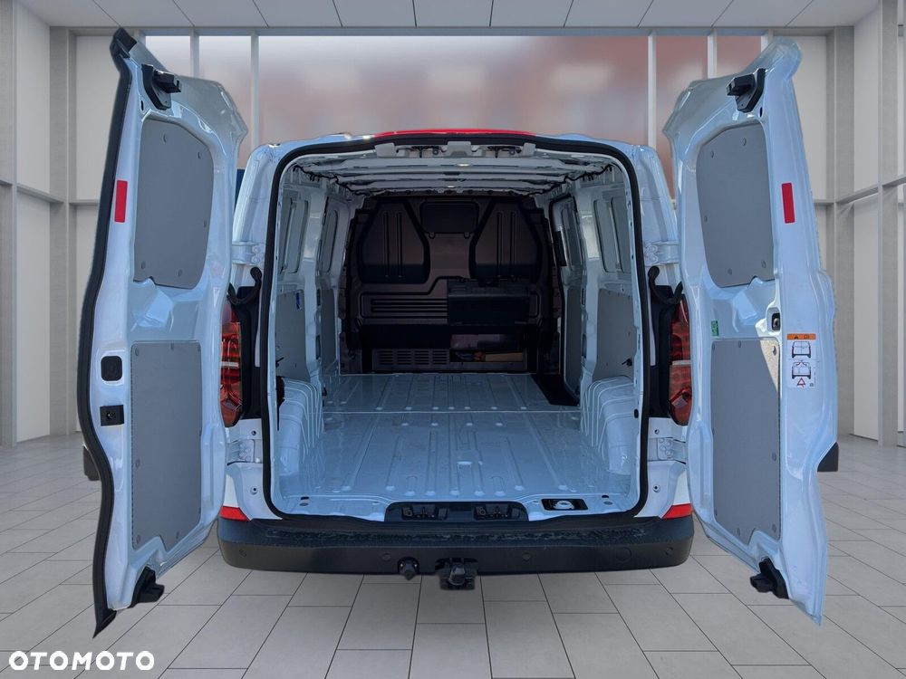 Volkswagen Transporter Furgon L2H1, 2.0 TDI 150 KM manual r. o. 3500 - 12