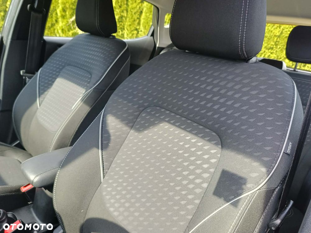 Ford Fiesta 1.1 S&S TITANIUM - 23