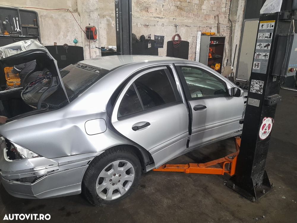 Usa stanga fata Mercedes-Benz C-Class W203/S203/CL203 [facelift] [200 - 5