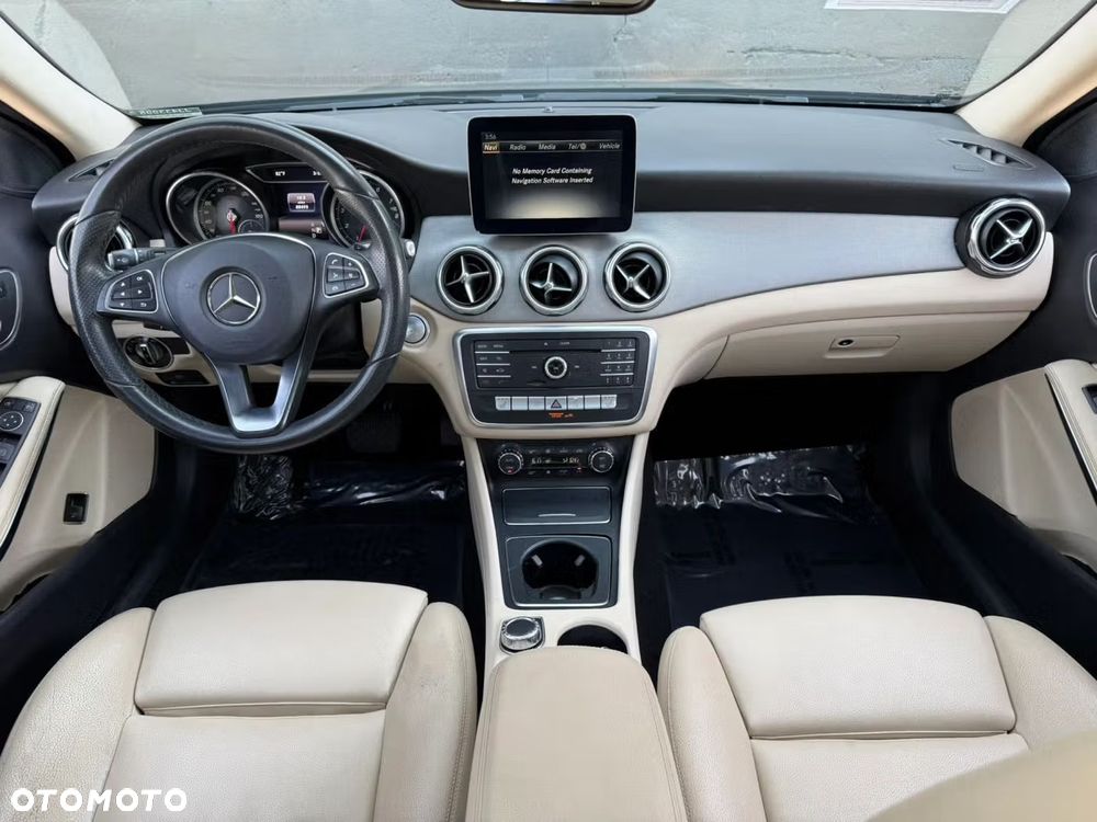 Mercedes-Benz GLA 250 7G-DCT - 19