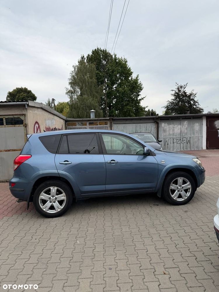 Toyota RAV4 - 1