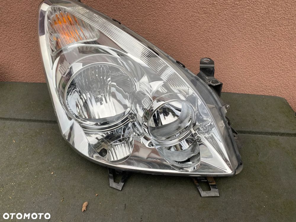 lampa corolla verso lift prawa eu cała - 1