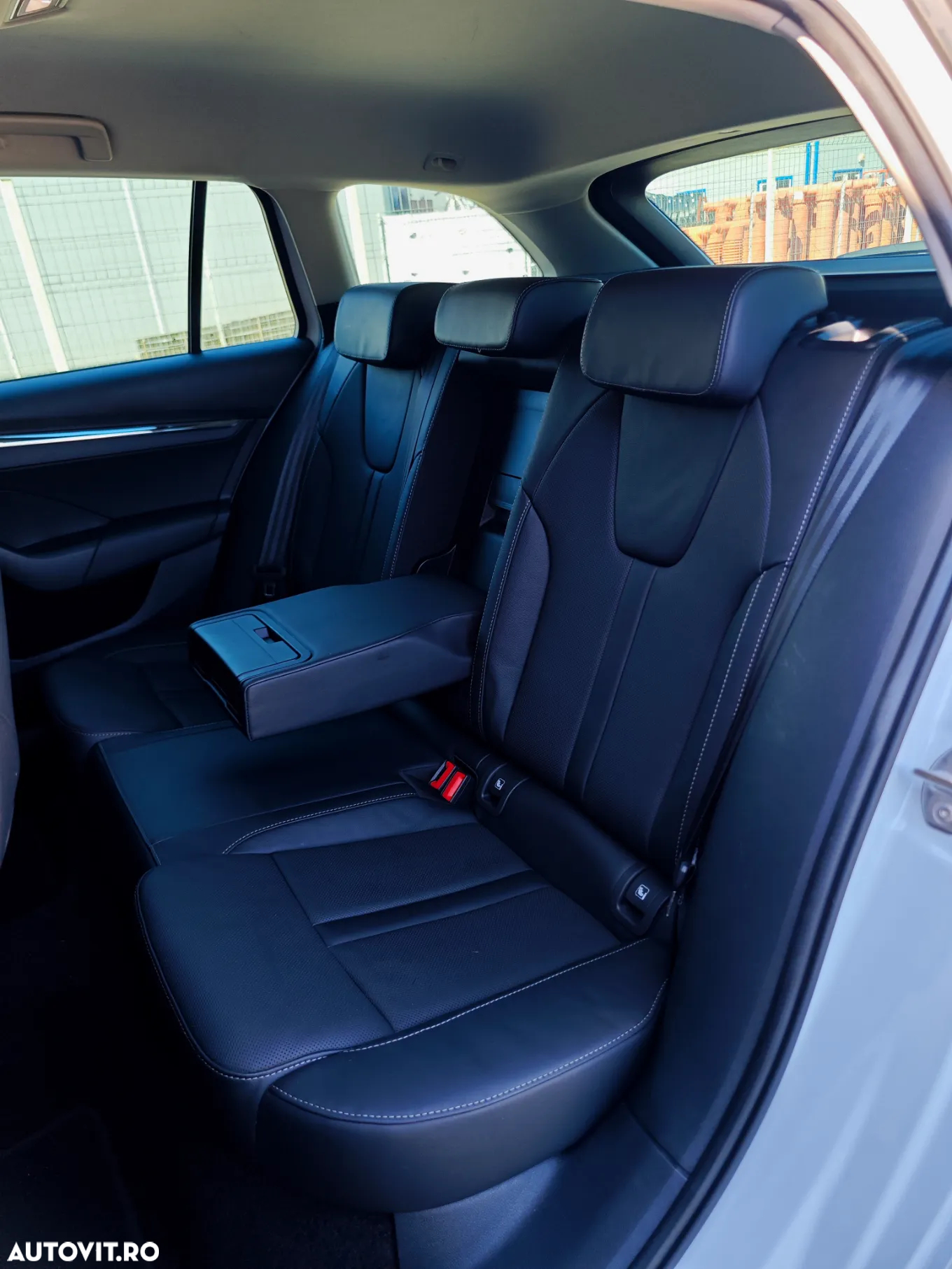 Skoda Octavia Combi 2.0 TDI DSG Style - 9
