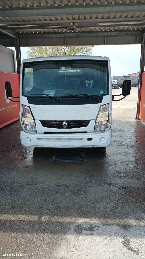 Renault Maxity - 1