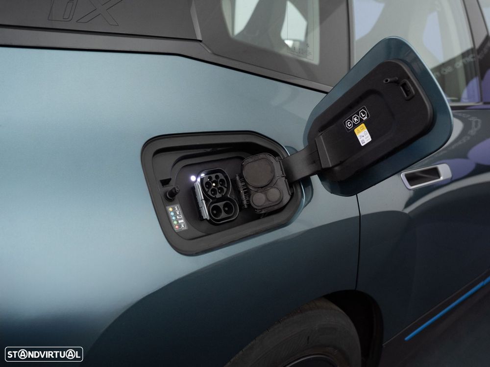 BMW iX xDrive 40 - 14