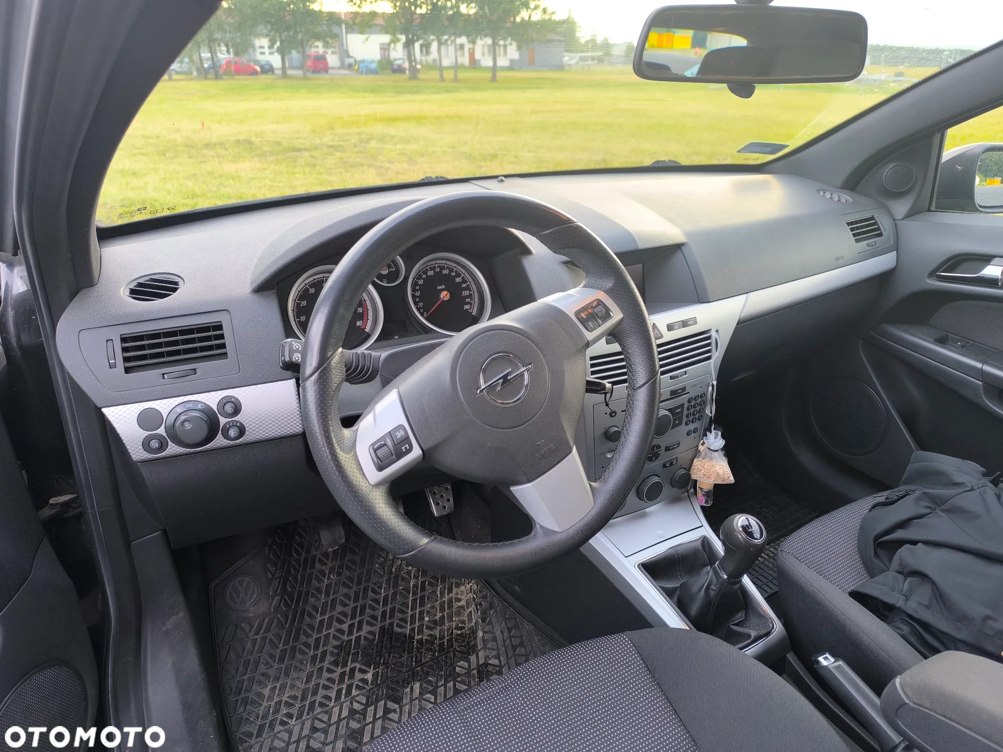 Opel Astra GTC 1.6 - 14