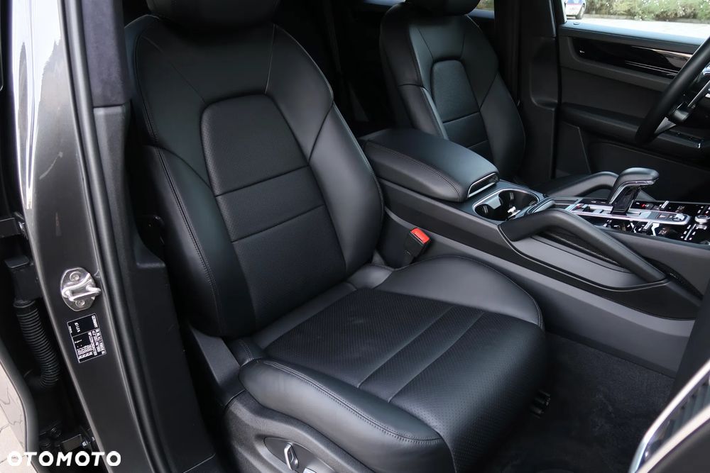 Porsche Cayenne Standard - 24