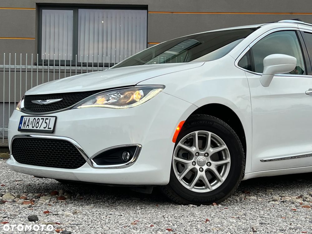 Chrysler Pacifica - 2