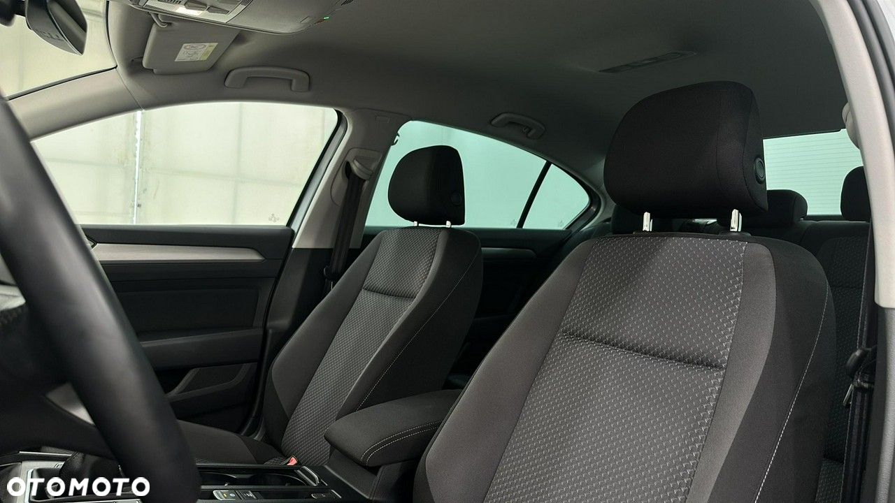 Volkswagen Passat 2.0 TDI EVO Essence - 11