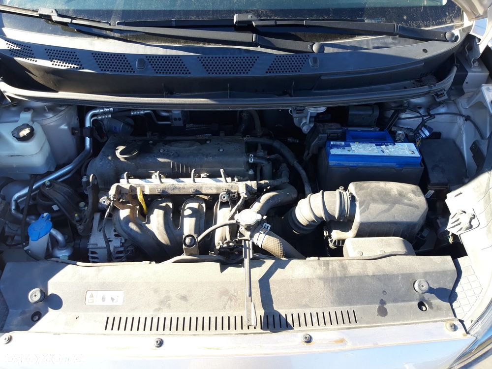 Hyundai ix20 1.4 blue - 19