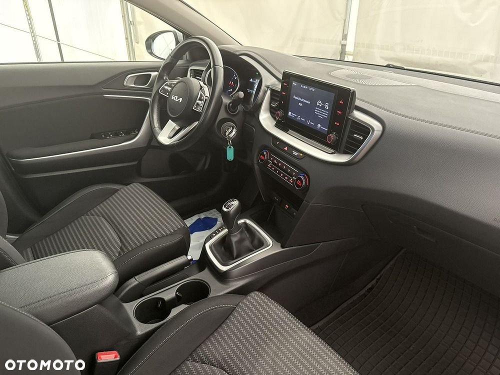 Kia Ceed - 24