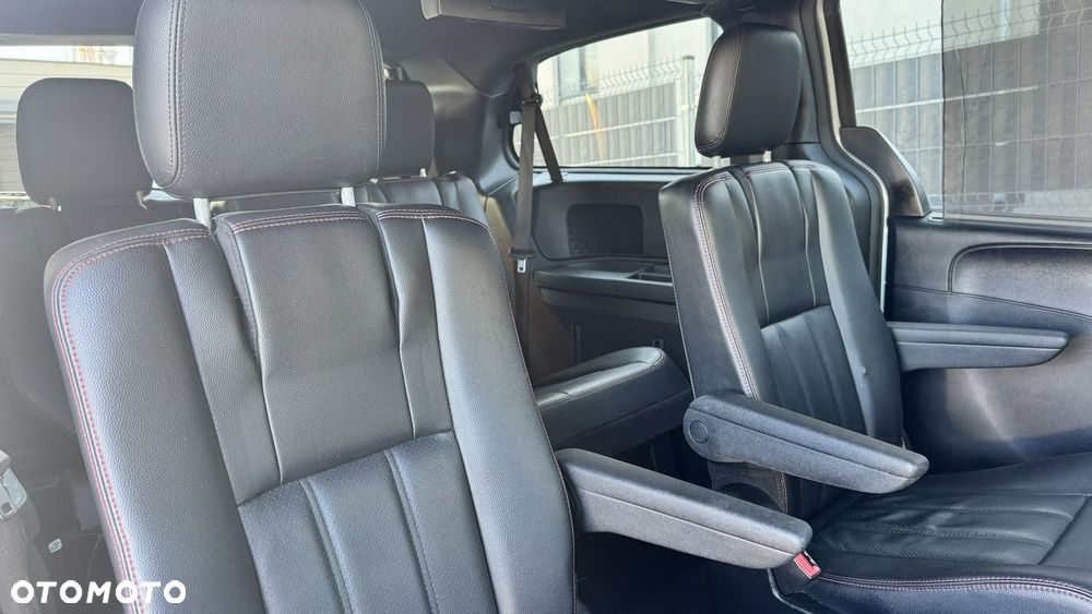 Dodge Grand Caravan - 35