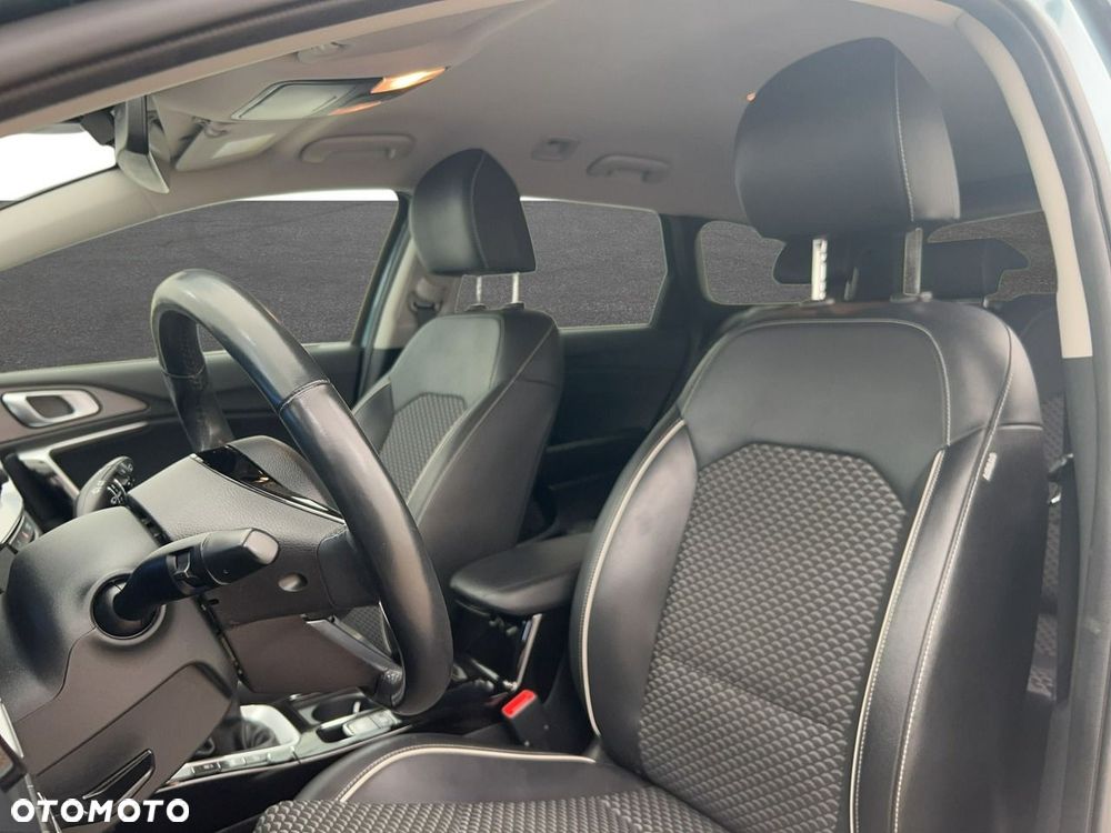 Kia Ceed - 10