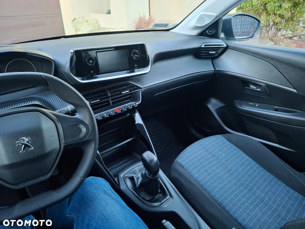Peugeot 208 - 12