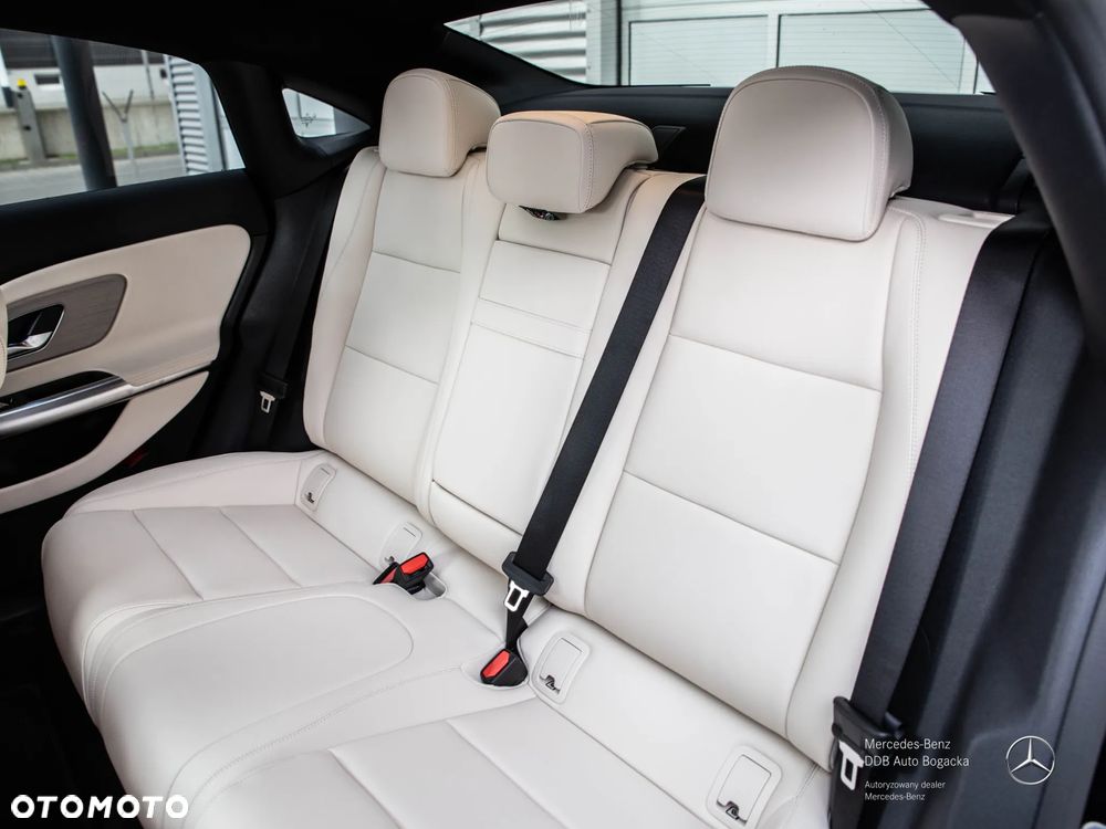 Mercedes-Benz CLA 200 mHEV 8G-DCT - 12