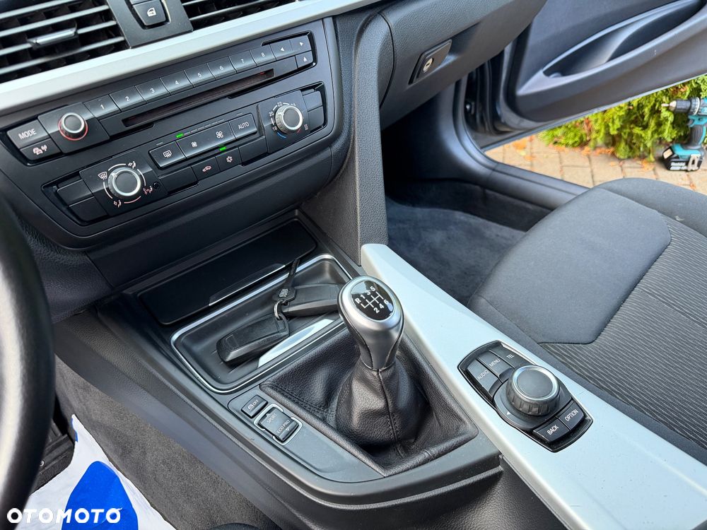 BMW Seria 3 - 34