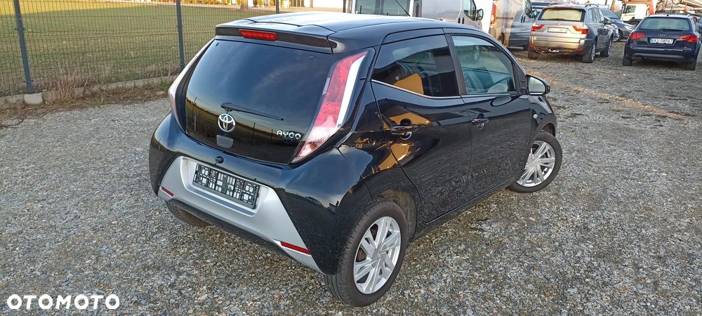 Toyota Aygo x-play touch - 17