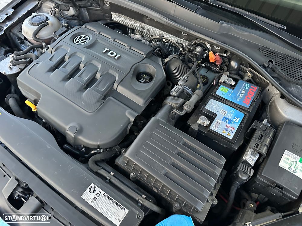 VW Golf 1.6 TDi Highline DSG - 41