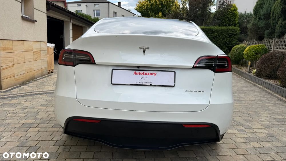 Tesla Model Y Long Range AWD - 12