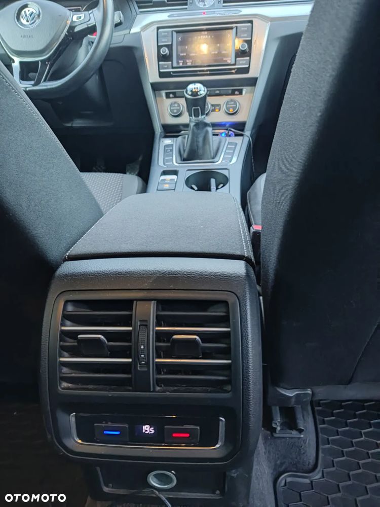 Volkswagen Passat 2.0 TDI BMT Trendline - 14