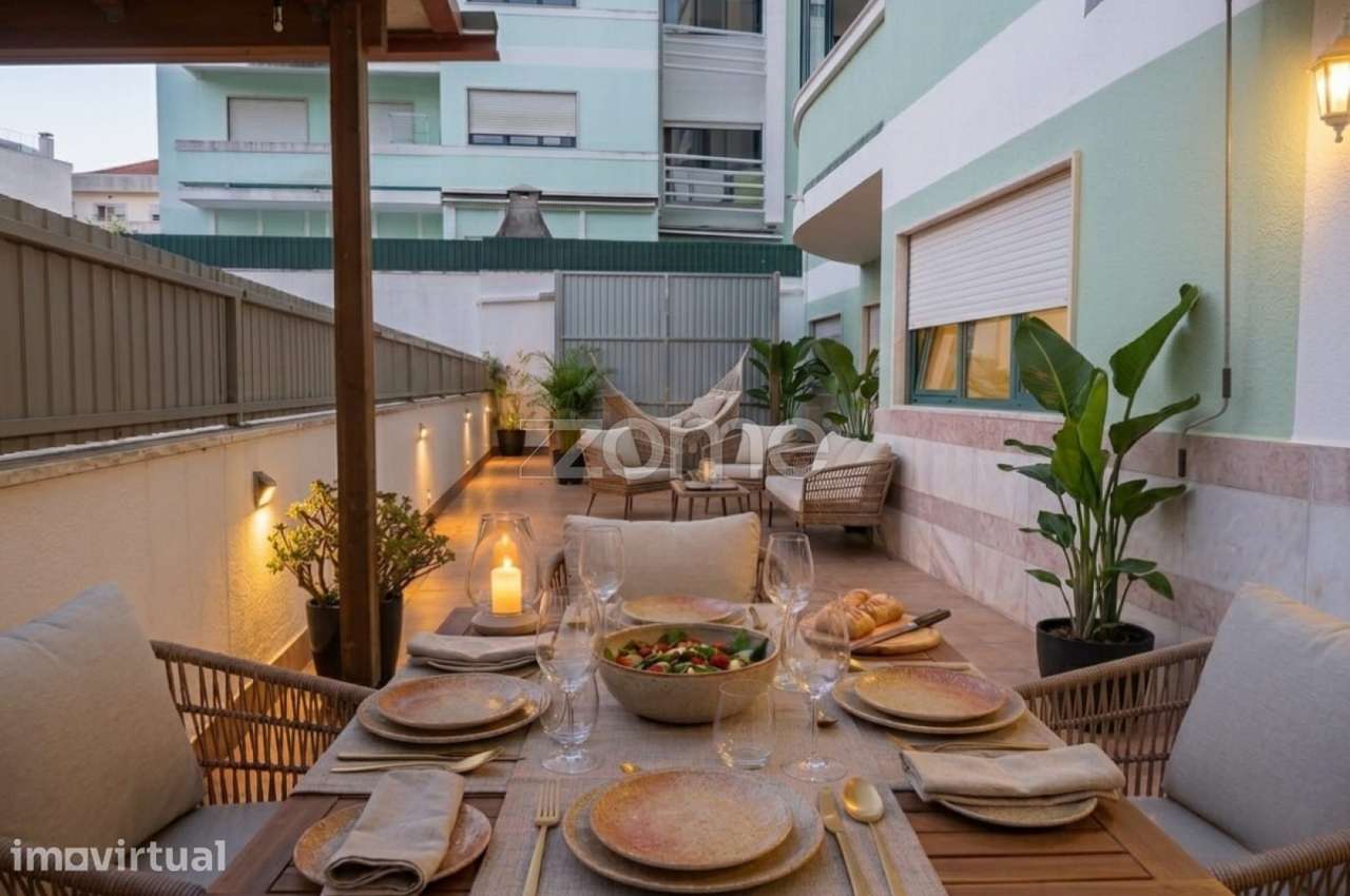 Apartamento T3 com Terraço e Parqueamento na Urb. da Cavaleira - Vista 2