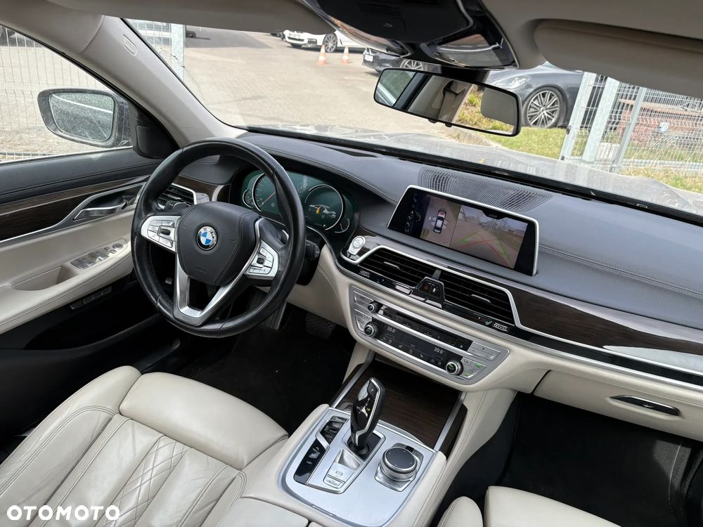 BMW Seria 7 730d xDrive - 28