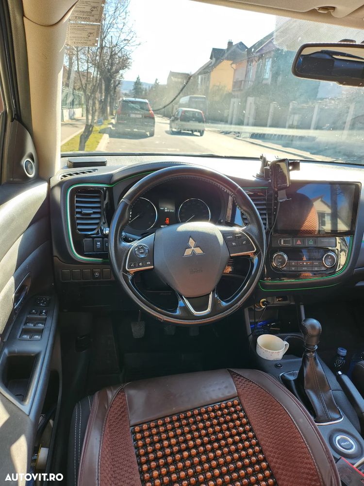 Mitsubishi Outlander 2.2L DI-D AS&G 6MT 4WD Intense A80 - 12