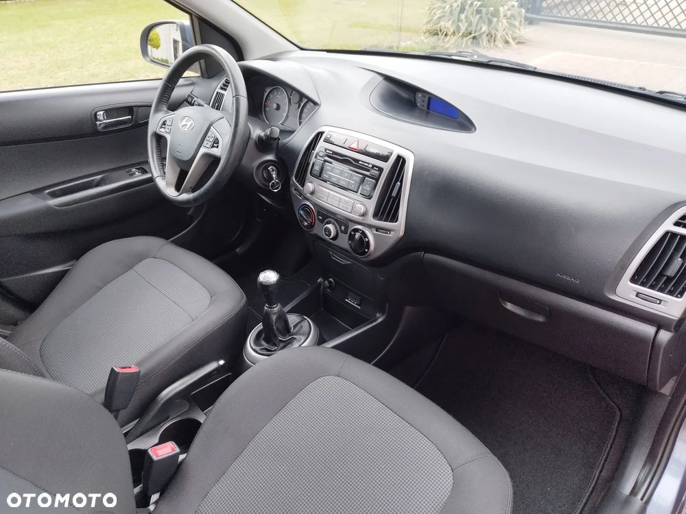 Hyundai i20 1.2 Intro Edition - 12
