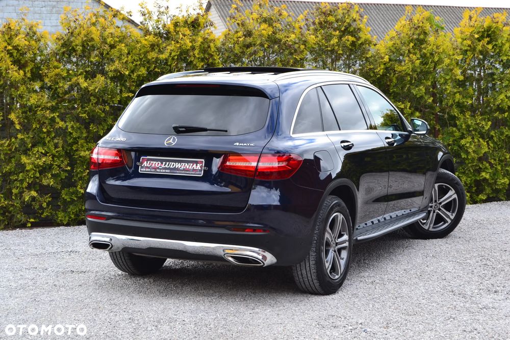 Mercedes-Benz GLC 300 4Matic 9G-TRONIC AMG Line - 18
