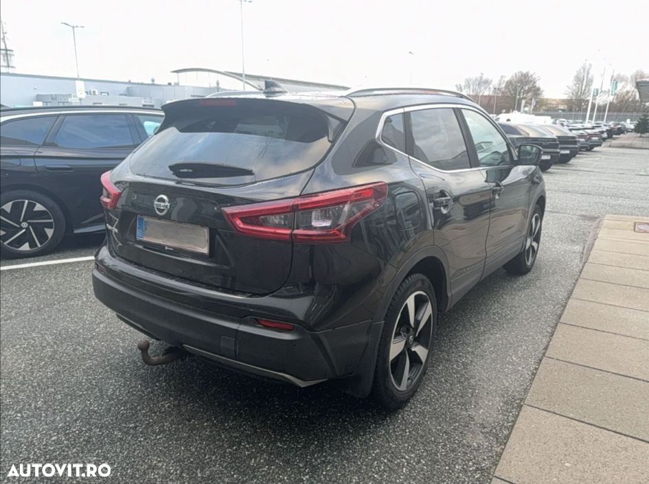 Nissan Qashqai 1.6 DCI Xtronic TEKNA - 4
