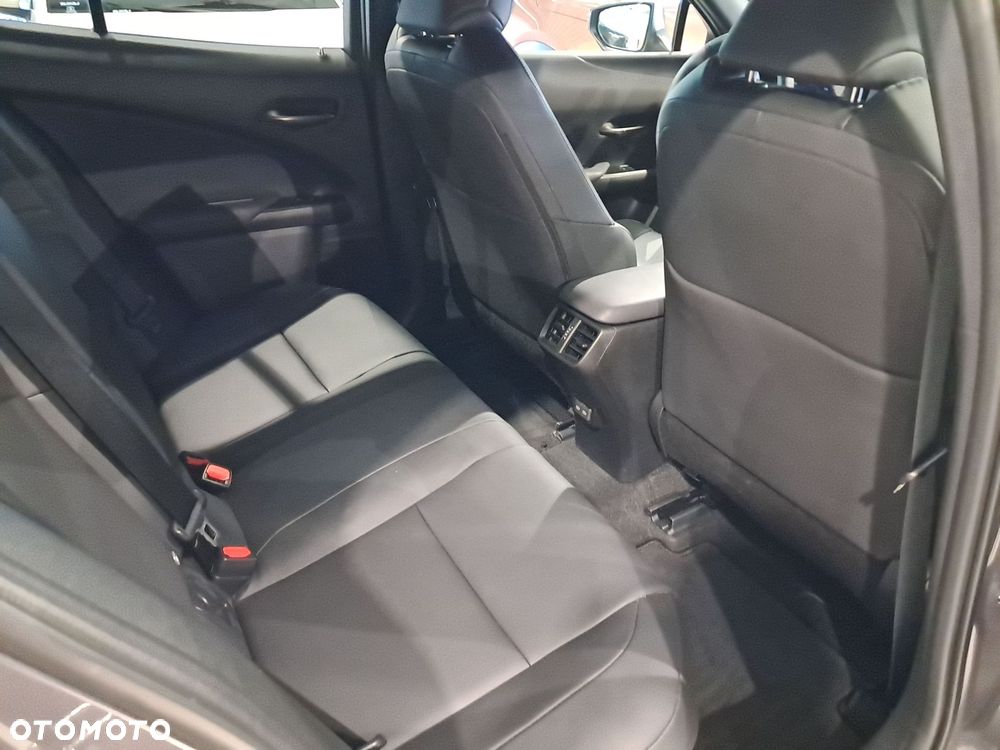 Lexus UX - 10