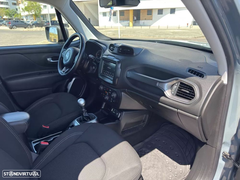 Jeep Renegade 1.0 T Limited - 29