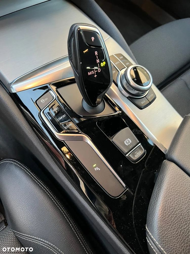 BMW Seria 5 530d xDrive Sport Line sport - 10