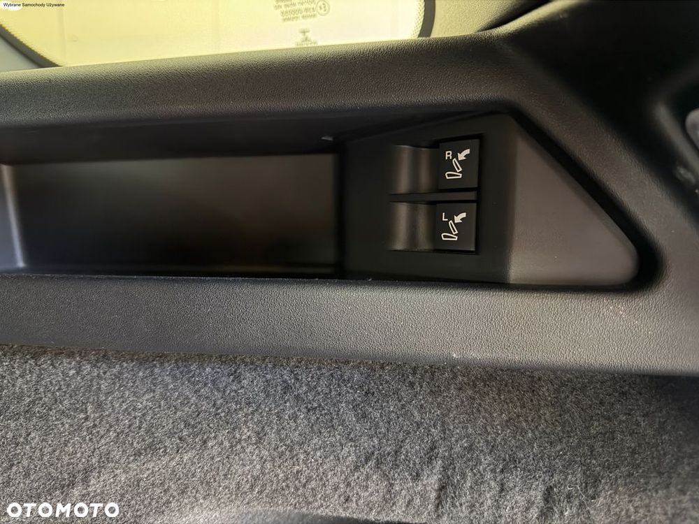 Land Rover Discovery Sport 2.0 D180 R-Dynamic S - 30