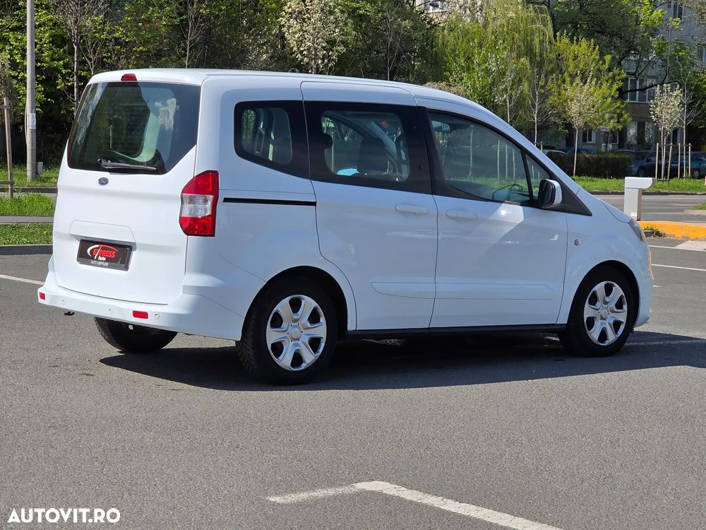 Ford Tourneo Courier 1.5 TDCi Titanium - 3