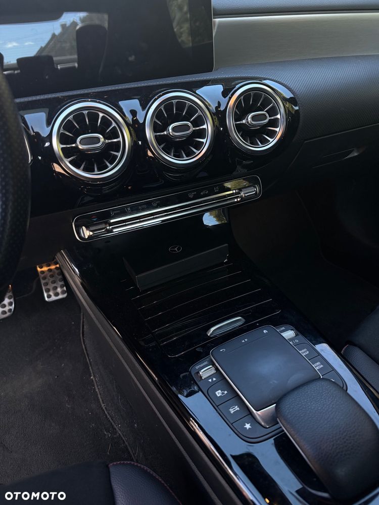 Mercedes-Benz CLA 180 AMG Line 7G-DCT - 12