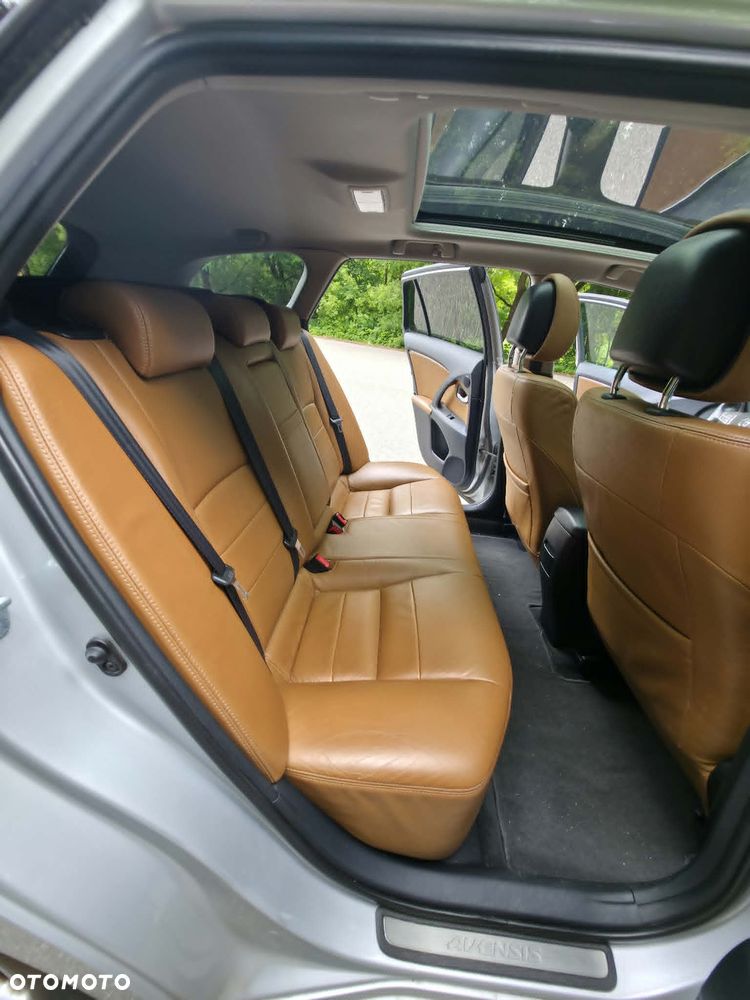 Toyota Avensis 1.8 Premium EU5 - 9