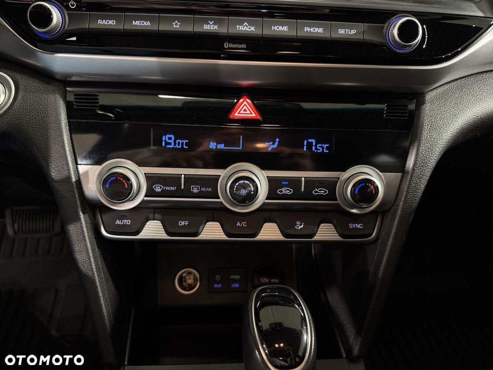Hyundai Elantra - 24