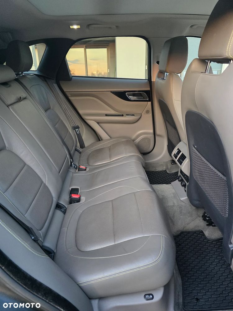 Jaguar F-Pace 25t AWD R-Sport - 7