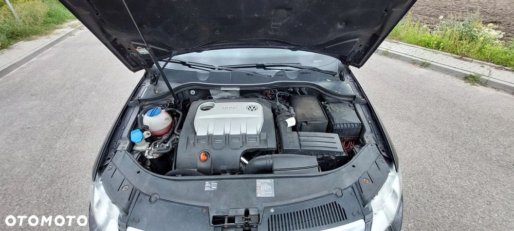 Volkswagen Passat 2.0 TDI DPF Highline - 9