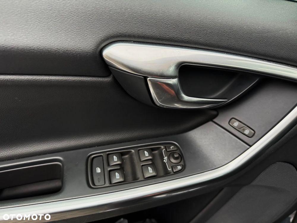 Volvo V60 D4 Geartronic Summum - 18