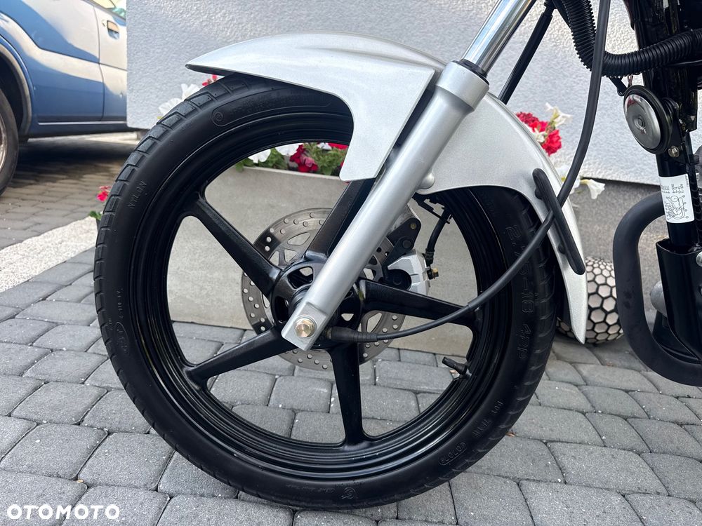 Yamaha YBR - 28