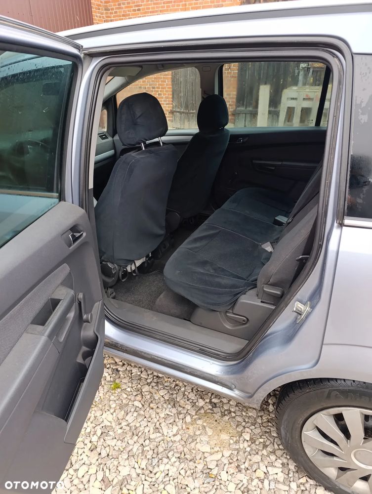 Opel Zafira 1.6 Essentia - 10
