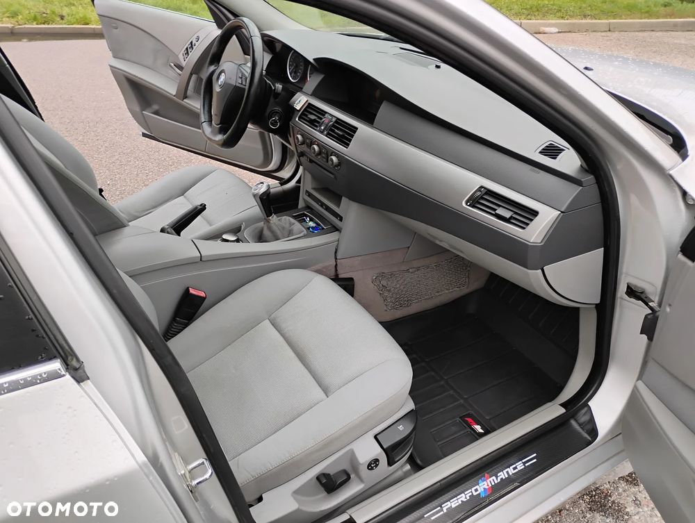 BMW Seria 5 520i - 12