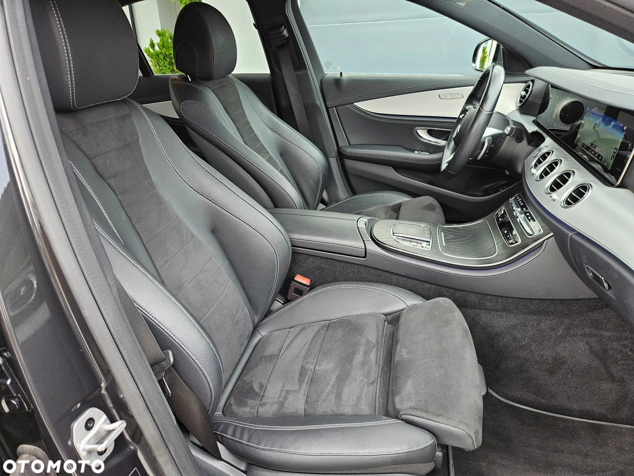 Mercedes-Benz Klasa E 220 d 4-Matic 9G-TRONIC - 23